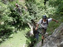 04-via-ferrata-saillon-pont-singe-dessus.jpg